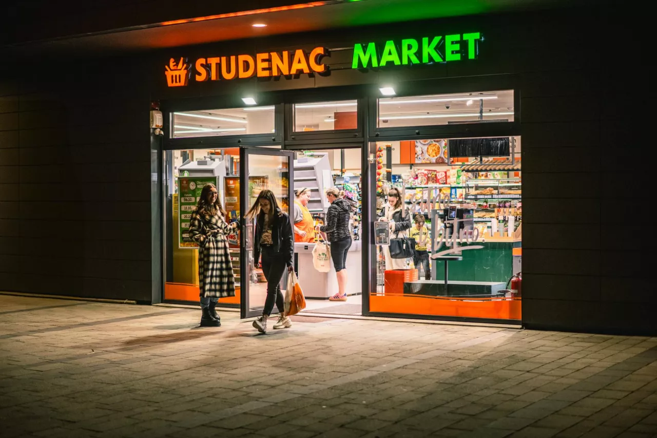 Sklep sieci Studenac (fot. Marko Lopac)