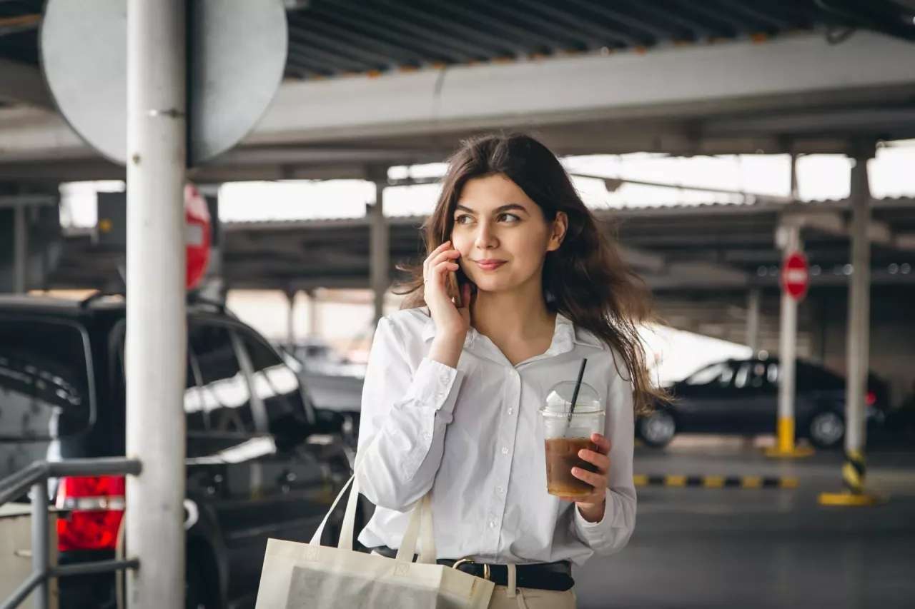 Najważniejszą cechą parkingu w centrum handlowym jest dla klientów: możliwość bezpłatnego postoju przynajmniej przez dwie godziny (fot. Shutterstock)