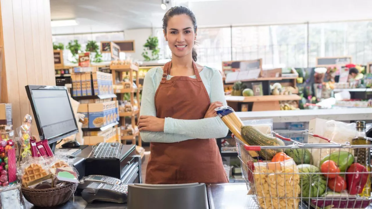 <p>Lokalne sklepy mogą konkurować ceną z gigantami? Nowa oferta Grupy Eurocash (fot. Canva)</p>