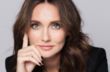 Dominika Kulczyk – polska inwestorka, przedsiębiorca i reporterka. Założycielka i prezes Kulczyk Foundation, przewodnicząca Rady Nadzorczej Kulczyk Holding i Polenergia S.A.[2], współzałożycielka Grupy Firm Doradczych Values, źródło: malta-festival.pl