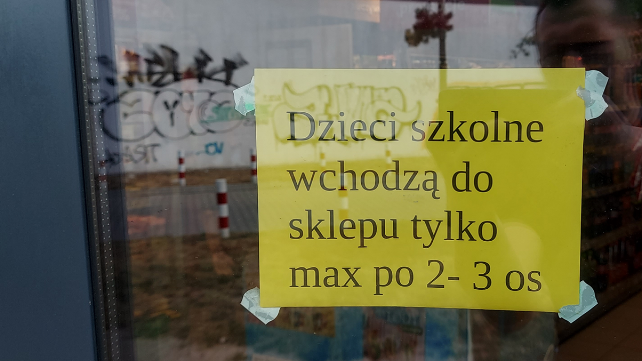 Limit dzieci w przyszkolnej Żabce (fot. wiadomoscihandlowe.pl)