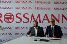 Rossmann podpisał strategiczną umowę o współpracy z Politechniką Śląską. Partnerstwo otwiera studentom i absolwentom drzwi do pracy w Centrum Dystrybucyjnym Rossmanna w Pyskowicach k. Gliwic