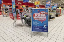 Sieć Carrefour walczy o lojalność klientów, organizując loterię pod hasłem ”Kasa wraca” (fot. materiały prasowe)