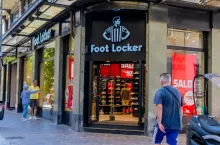 Sieć Foot Locker ma ponad 2,4 tys. sklepów. W Polsce działa ich 12 (fot. Shutterstock)