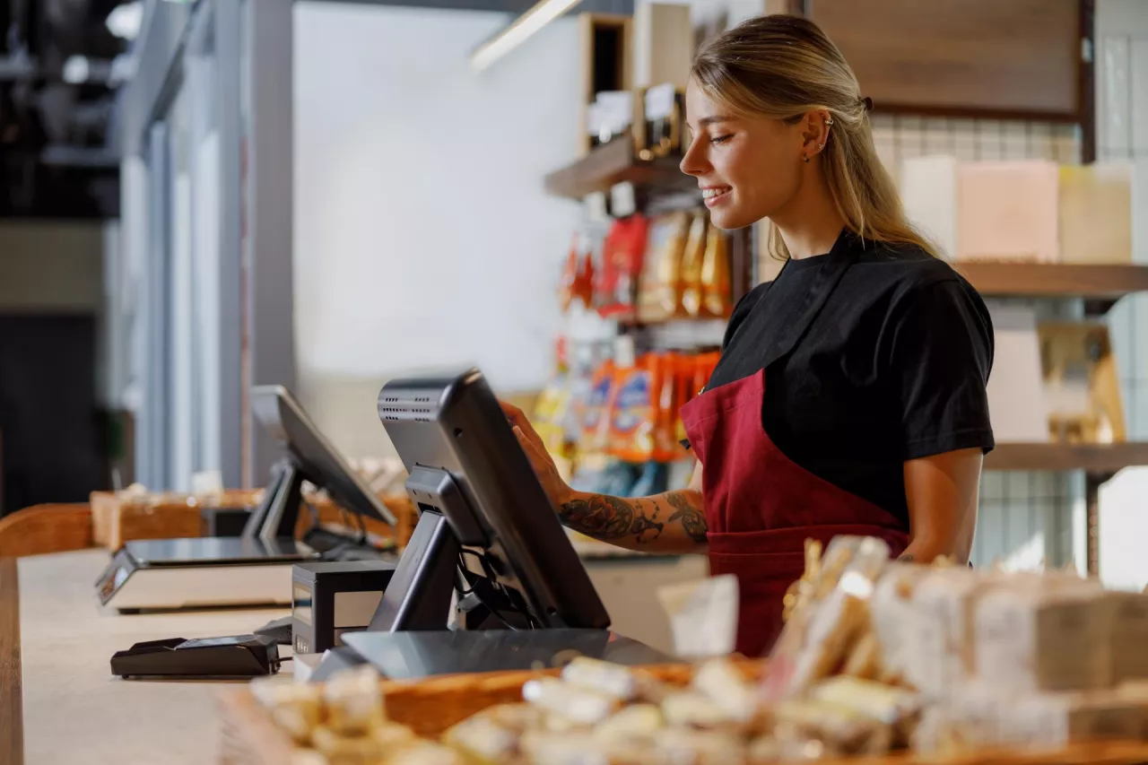 Pracownicy preferują szkolenia prowadzone online, trwające od jednej do dwóch godzin (fot. Shutterstock)