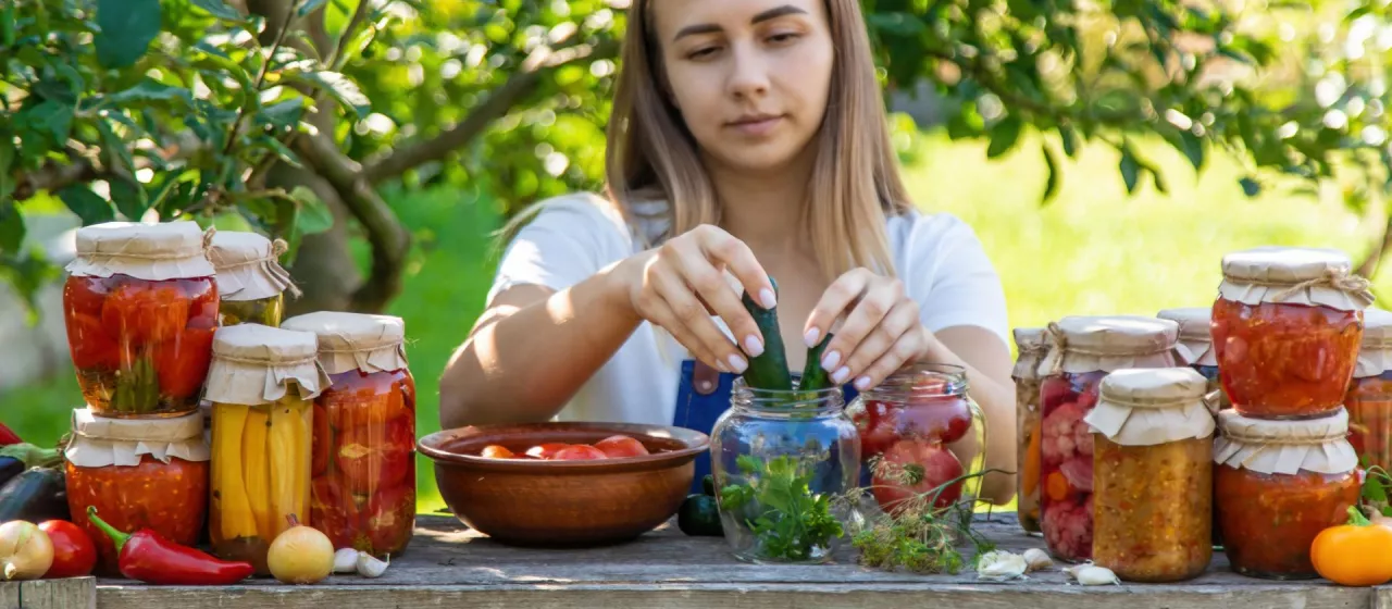 Z Barometru Providenta wynika, że w tym roku domowe przetwory już przygotowało ponad 80 proc. Polaków (fot. Shutterstock)