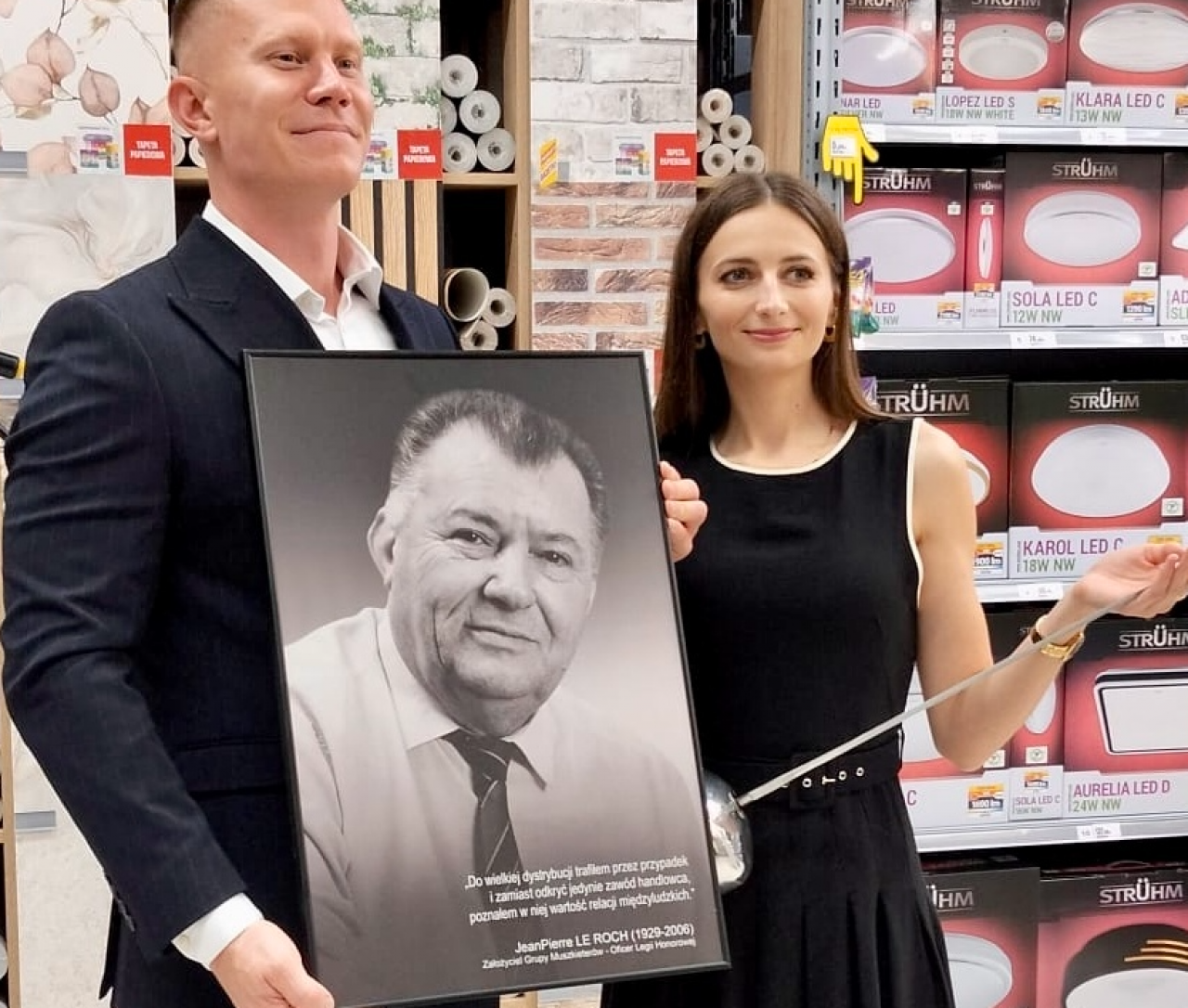 <p>Ewelina Kowalczyk i Oskar Follendorf, nowi franczyzobiorcy Grupy Muszkieterów</p>