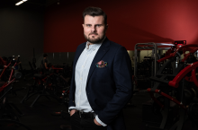 i, Commercial Director w Xtreme Fitness Gyms i Xtreme KiDS opowiada w rozmowie portalem wiadomoscihandlowe.pl o zaktualizowanej, ambitnej strategii rozwoju do 2030 r. w Polsce i za granicą, konkurencji i współpracy z inwestorem