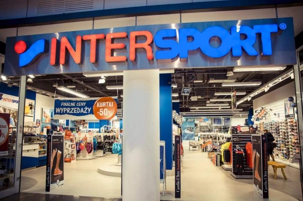 Sieć Intersport podjęła działania zmierzające do poprawy rentowności. Spółka zdecydowała się na eliminację nierentownych sklepów i skoncentrowanie rozwoju na lokalizacjach z największym potencjałem handlowym.