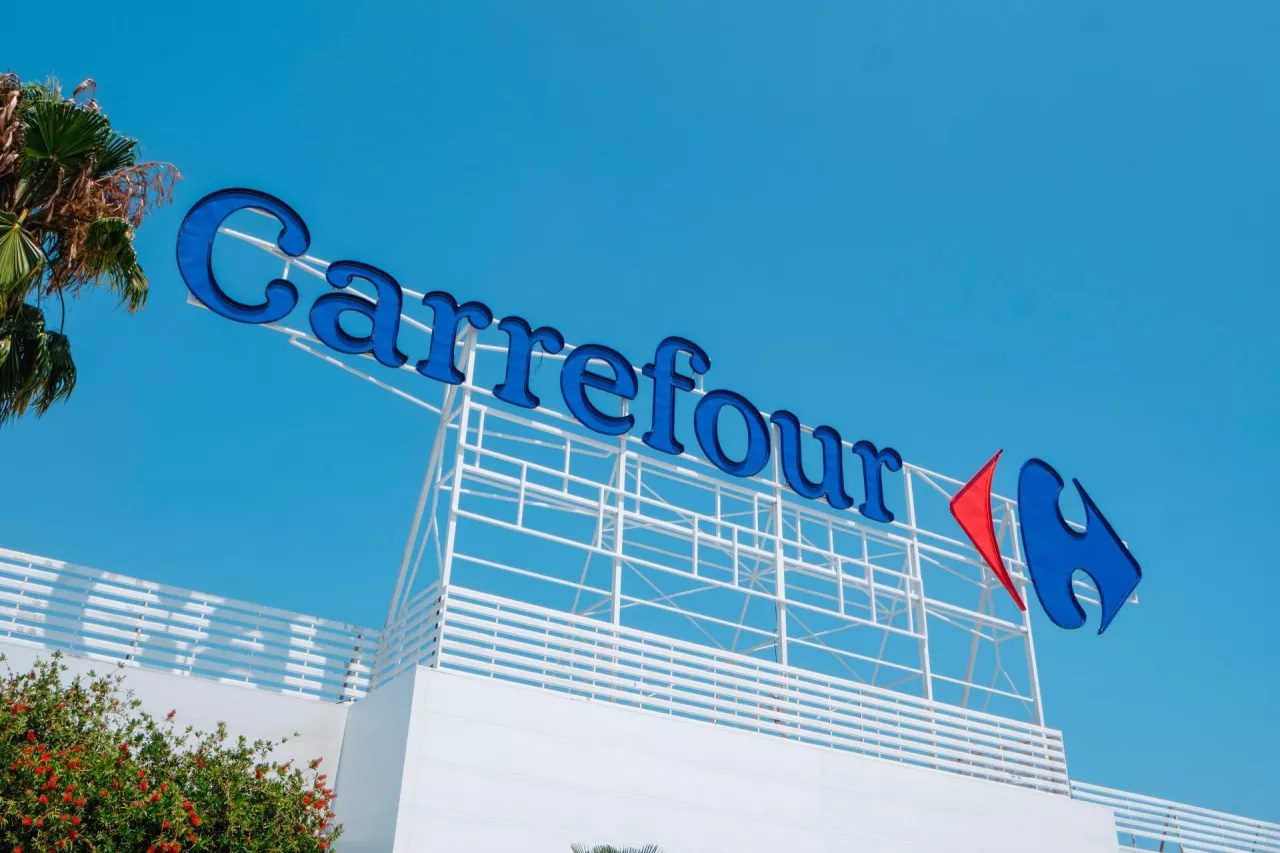 Carrefour inwestuje w sieć Hmarket (fot. nito/Shutterstock)