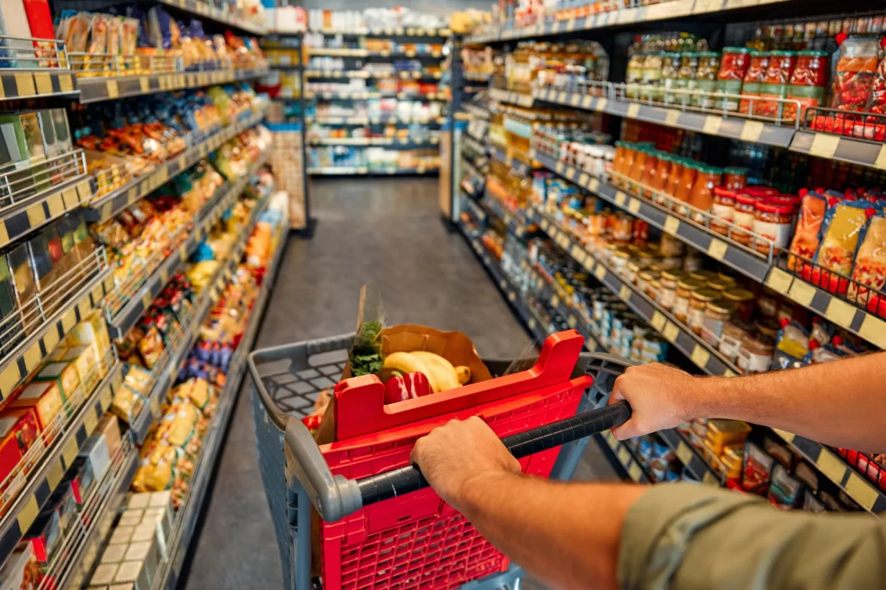 W sierpniowym zestawieniu ASM ponownie najtańsze było Auchan (fot. Shutterstock)