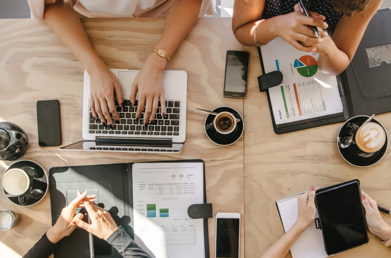 Zaopatrzenie biura w 2025 roku. Jak zmieniają się zwyczaje zakupowe firm?