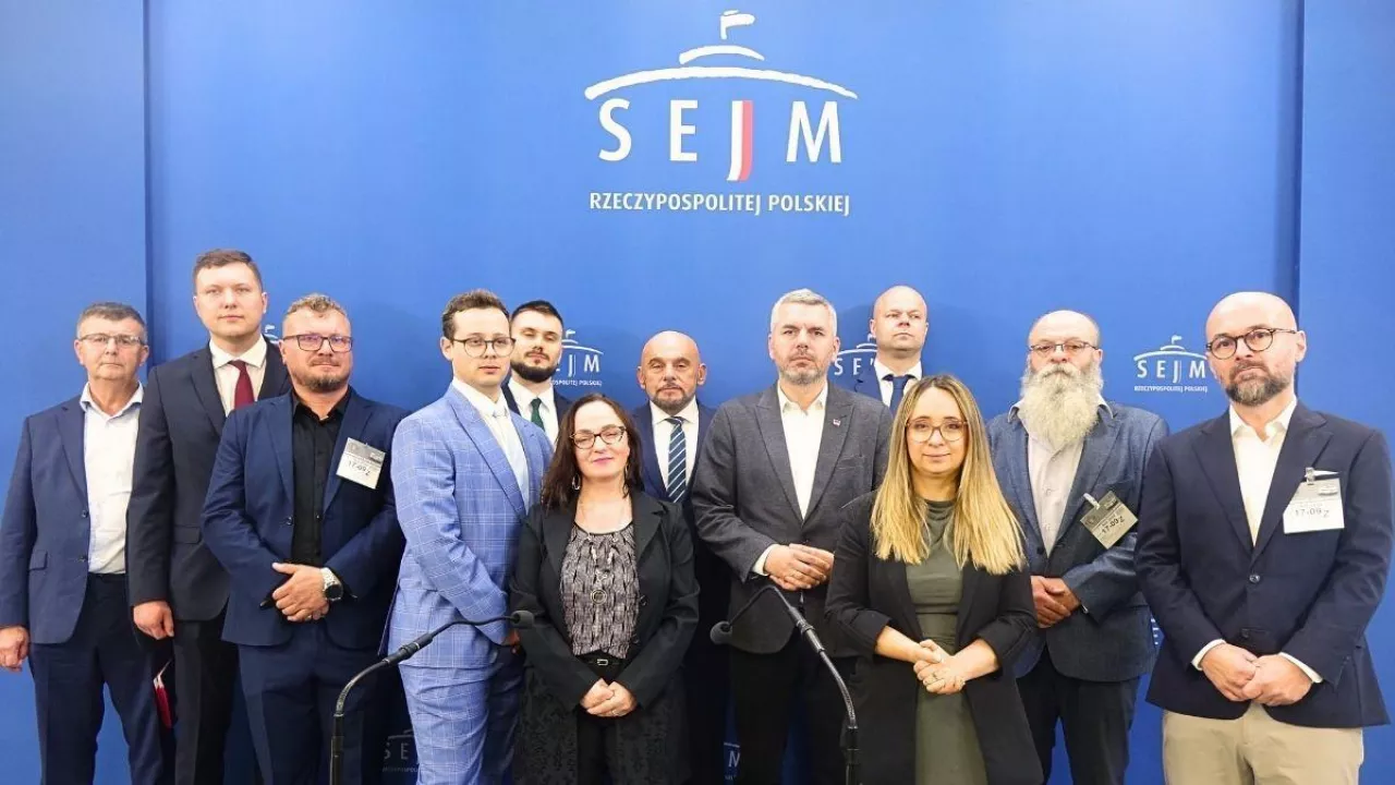 <p>Mocne słowa w Sejmie: franczyza w Polsce to patologia. Apel o szybką zmianę prawa (fot. Partia Razem)</p>