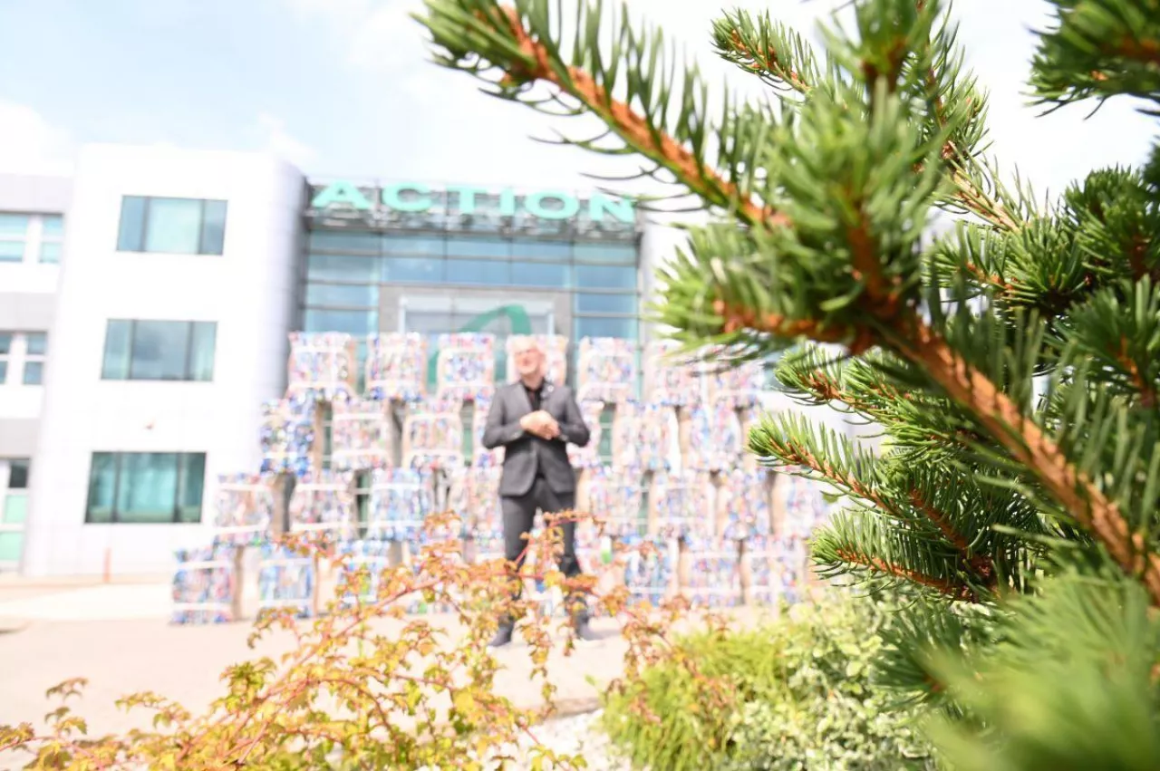 Zobacz film o recyklomacie EcoAction, czyli zróbmy razem coś dobrego