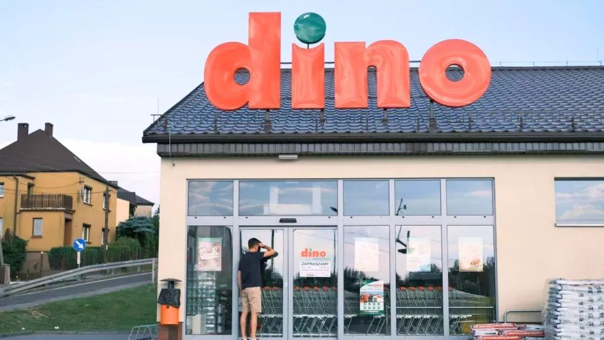 Podejrzana paczka przed Dino. Nocna akcja służb pod sklepem