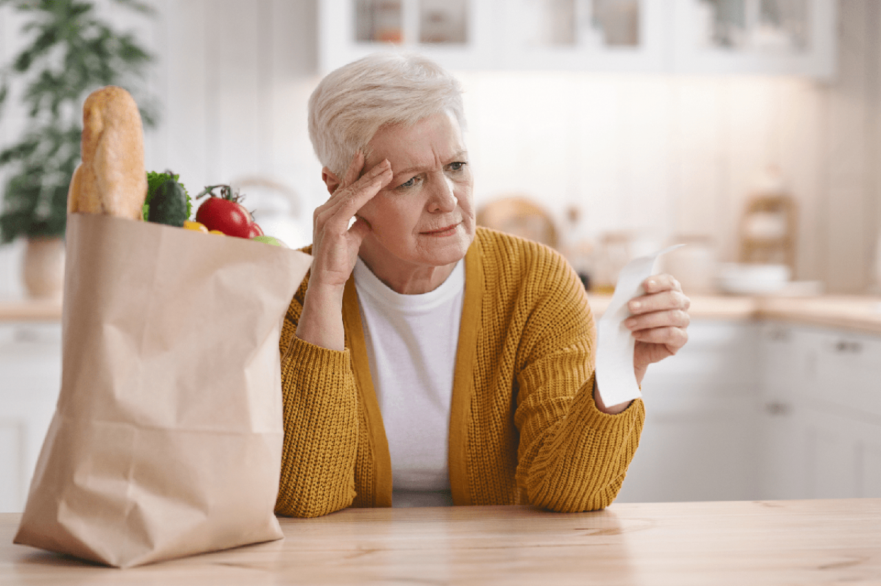 Tłuszcze, używki i owoce najmocniej drożeją. Najnowszy raport o cenach w sklepach (fot. Shutterstock)