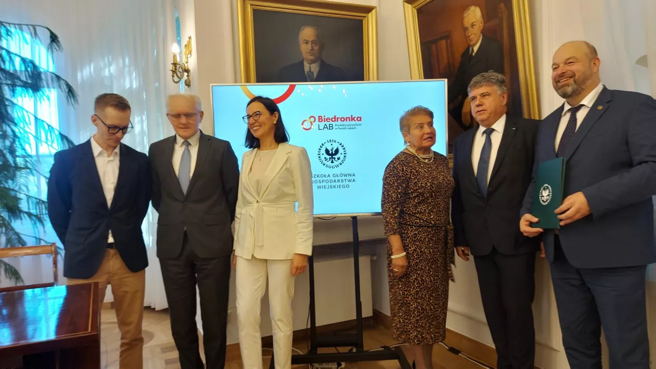 Uroczystość podpisania umowy w sprawie projektu Biedronka Lab (wiadomoscihandlowe.pl/Łukasz Stępniak)