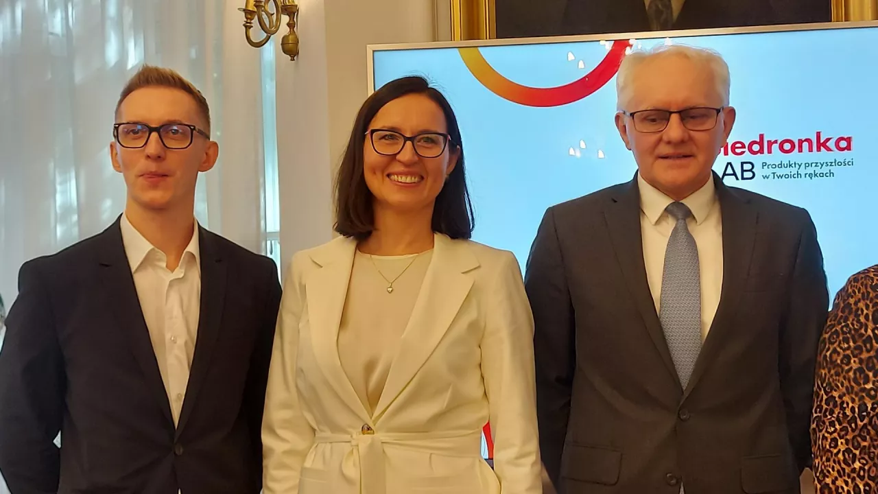 Uroczystość podpisania umowy w sprawie projektu Biedronka Lab (wiadomoscihandlowe.pl/Łukasz Stępniak)