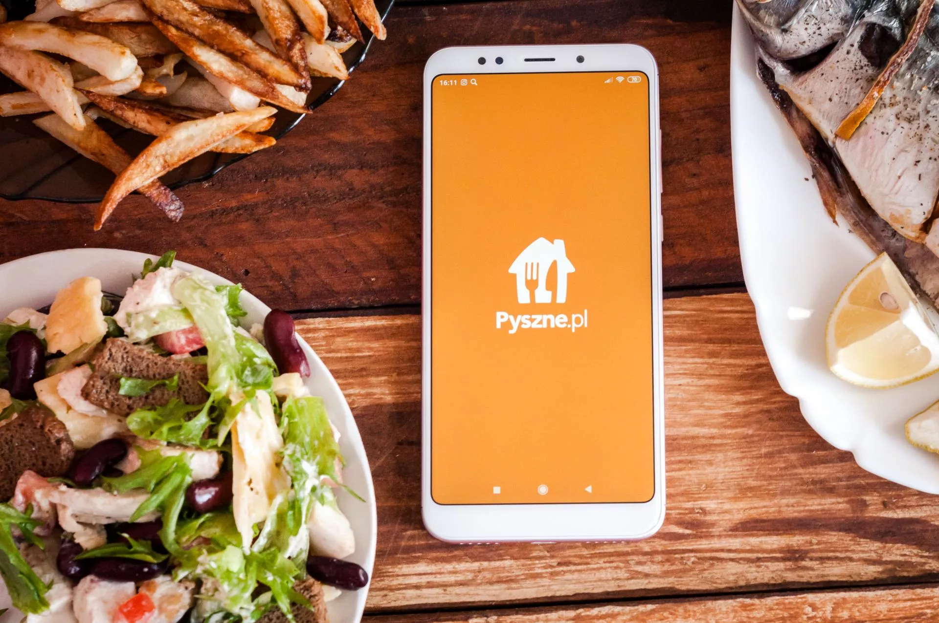 Właściciel Pyszne.pl zwolni 450 osób. Zastąpi ich sztuczną inteligencją