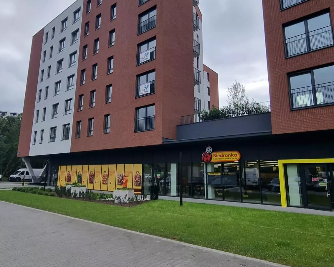 Biedronka nie zatrzymuje się w Warszawie. Wiemy, ile sklepów sieci działa w stolicy