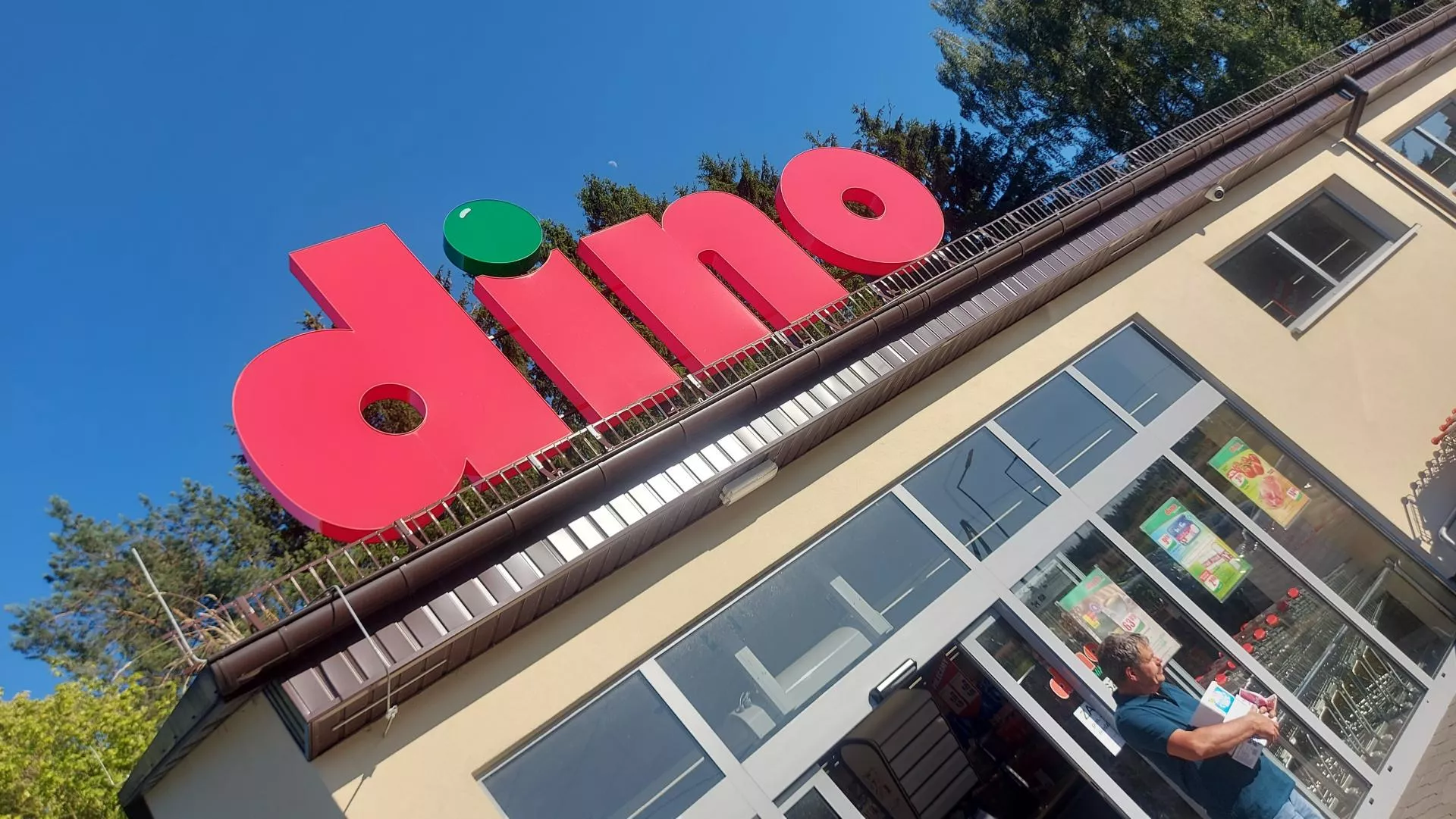 Sieć Dino pod presją wojny cenowej i ambitnych planów rozwoju. Czy to może się udać?