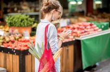 Młodzi Polacy najczęściej robią codzienne zakupy w dyskontach (fot. Shutterstock/zdjęcie ilustracyjne)