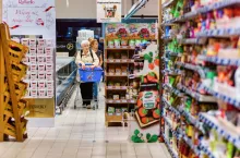 Średnia wieku Polaków będzie szybko rosła, a to oznacza zmiany oferty sklepów (fot. Łukasz Rawa)