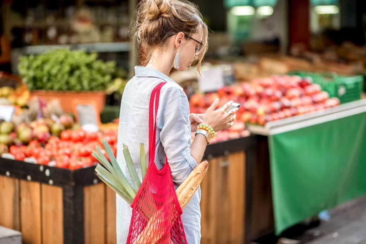 Młodzi Polacy najczęściej robią codzienne zakupy w dyskontach (fot. Shutterstock/zdjęcie ilustracyjne)
