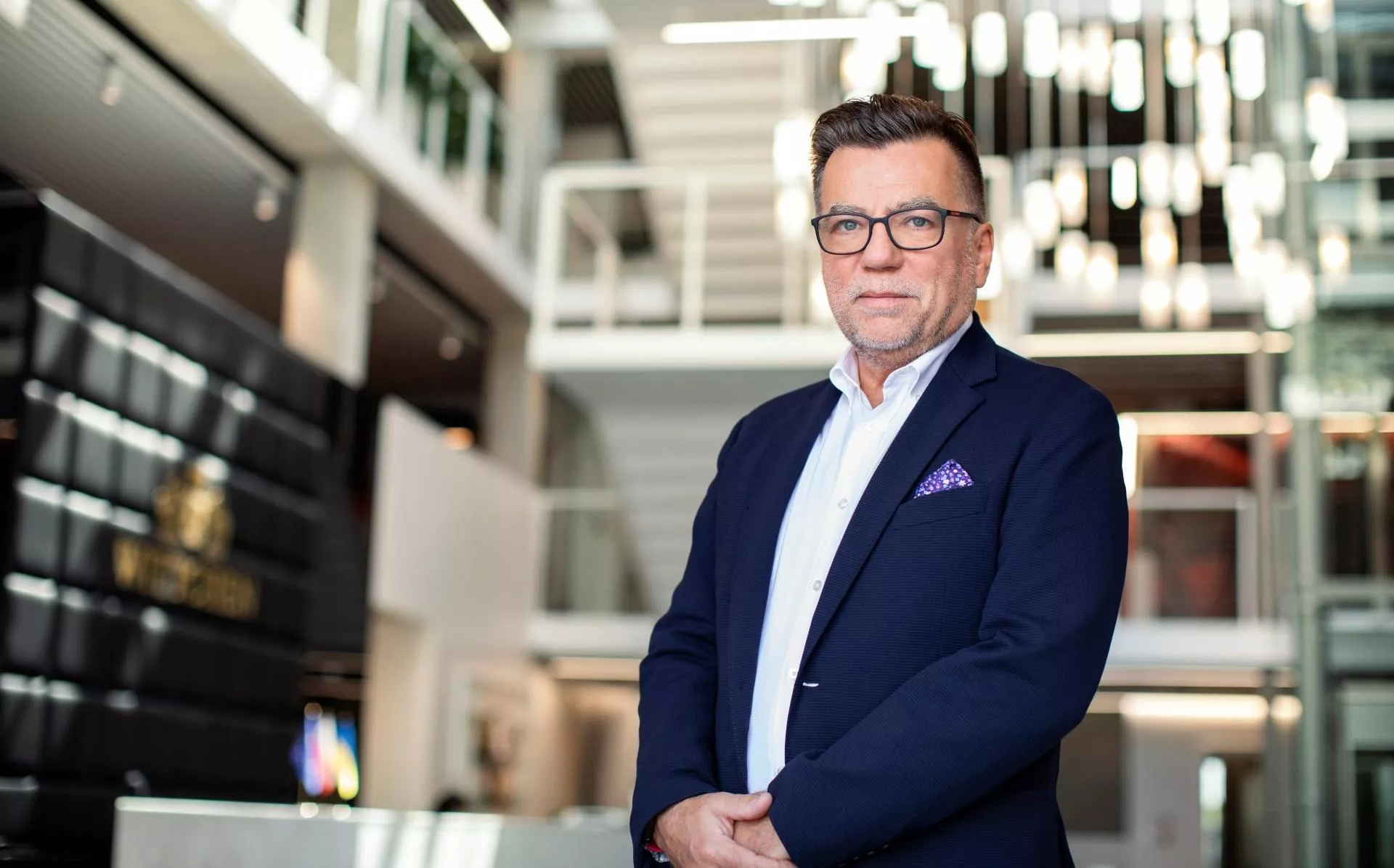 Znana sieć handlowa pod ogromną presją zachowań zakupowych konsumentów. Zysk o ponad 40% w dół!