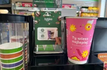 Kawa w Żabce. Sieć sklepów convenience jest jednocześnie największą siecią kawiarni w Polsce