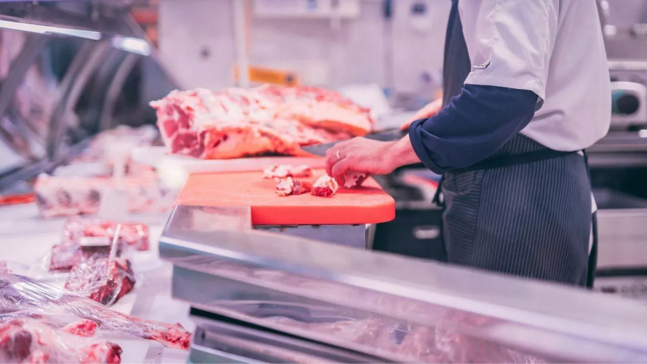 <p>Lada mięsna nie jest obowiązkowym wyposażeniem sklepu spożywczego, ale może być jego kluczowym wyróżnikiem</p>