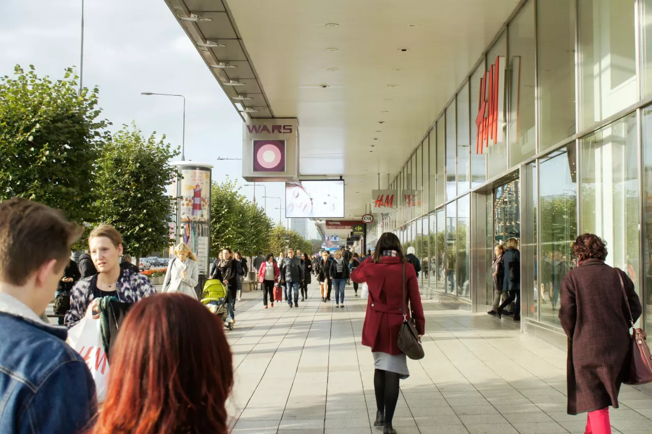 H&amp;M przy ul. Marszałkowskiej w Warszawie (fot. Tom Gowanlock/Shutterstock)