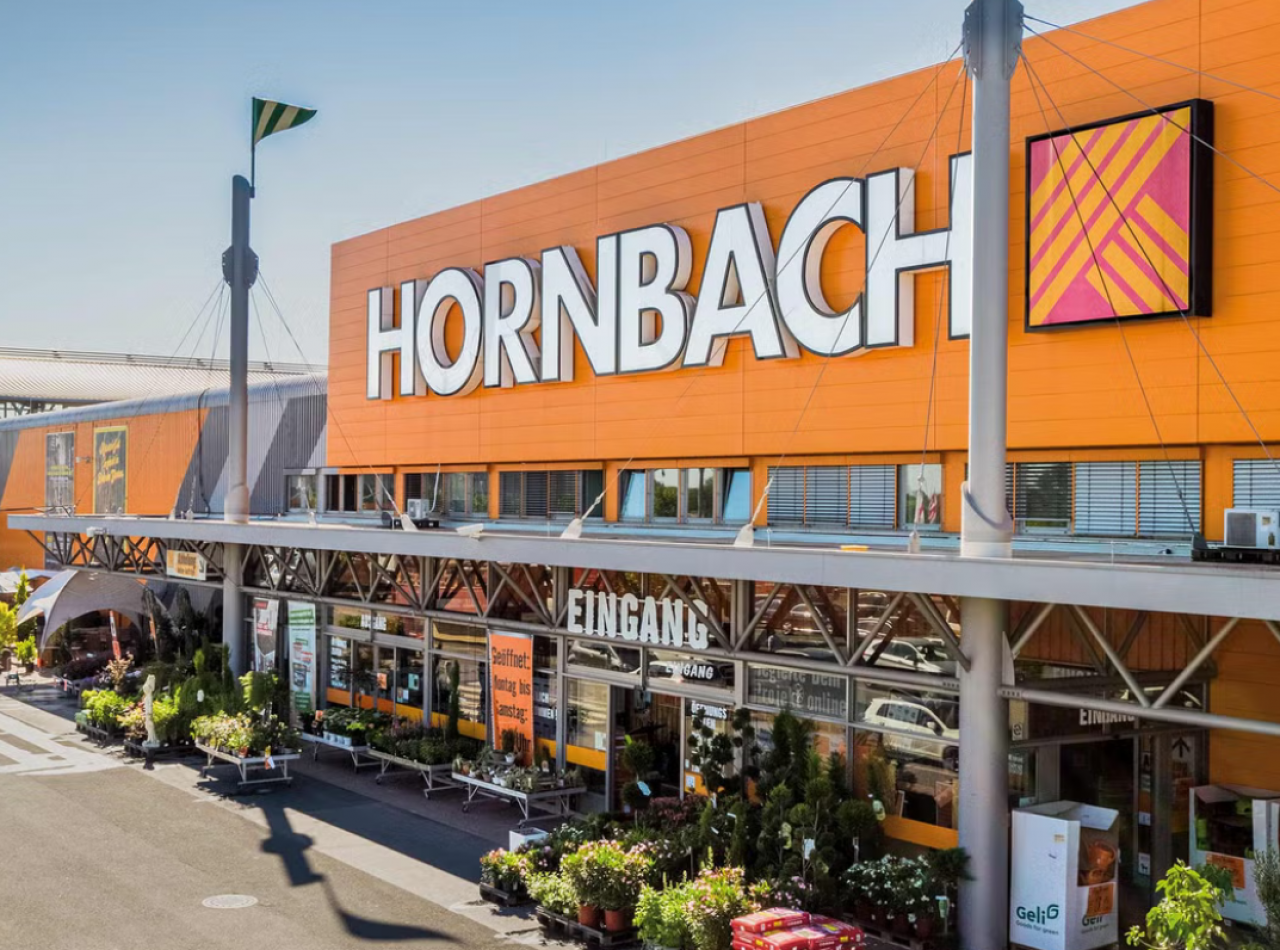 Sieć Hornbach zanotowała wzrost sprzedaży o 4,4% i był napędzany wzrostem w kanale e-commerce (13,1% udziału) i ekspansją w Europie.