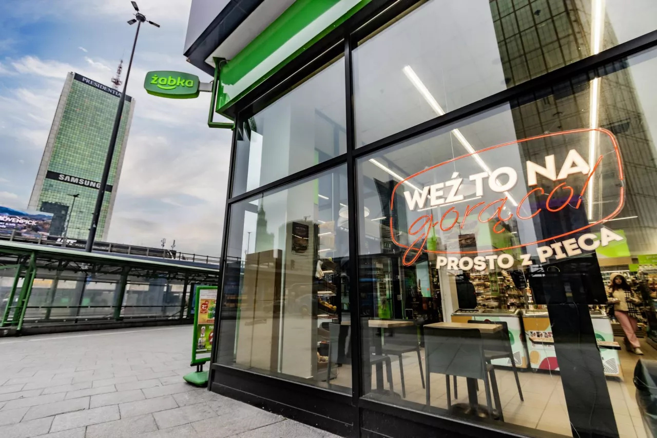 <p>Cel otwarć na lata 2025–2028 został podniesiony do ponad 1 300 otwarć rocznie wobec 1 000 na lata 2026 - 2028 w dotychczasowych planach</p>