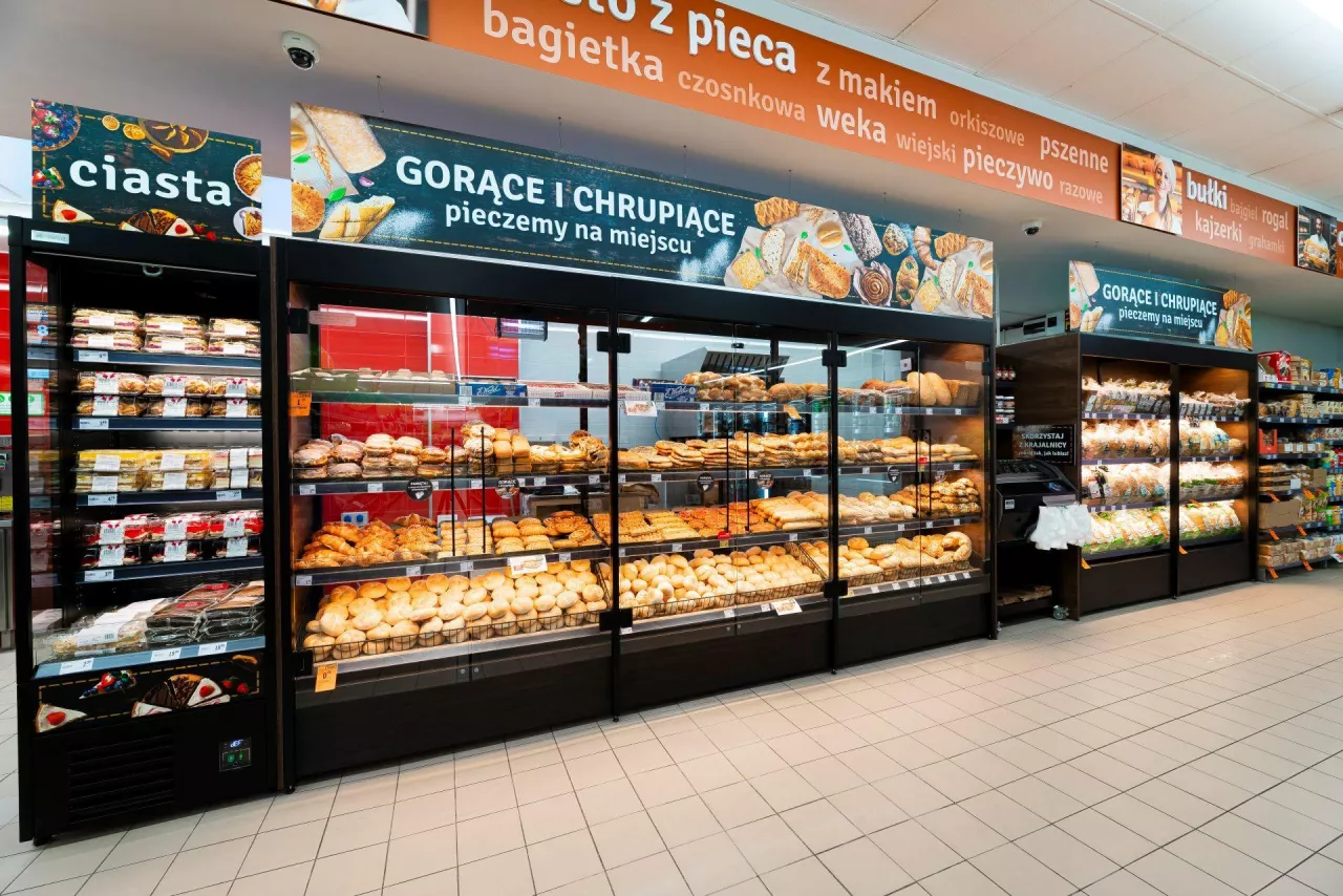 <p>Nowy format sklepów Stokrotki. Market z kasami wspieranymi przez AI (fot. Stokrotka)</p>