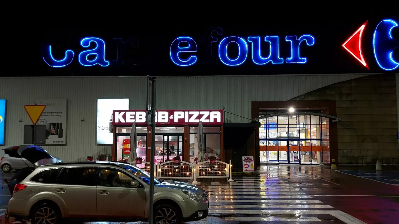 Hipermarket sieci Carrefour w Zamościu