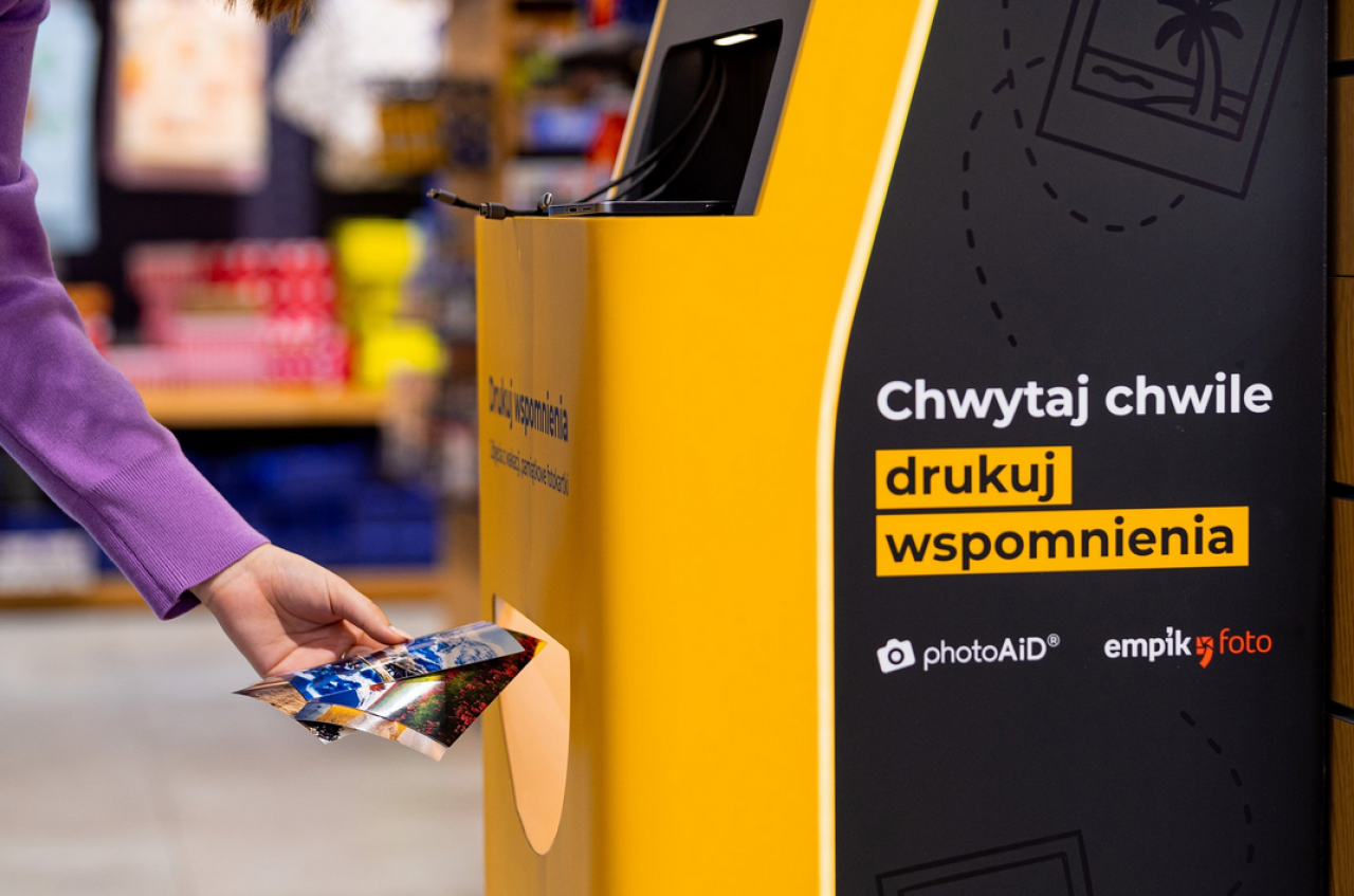 Empik Foto i PhotoAiD uruchamiają pilotaż Foto Kiosków. Profesjonalne zdjęcia w 3 minuty w salonach Empik