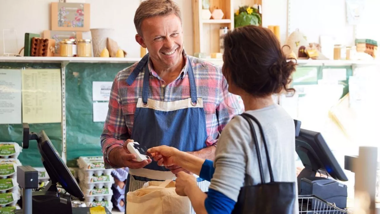 <p>Ekologiczne rozwiązania dla sklepów – jak przyciągnąć klientów? (fot. Canva)</p>