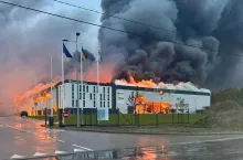 W wyniku rosyjskiego ataku na Lwów spłonęły ubrania marek LPP (fot. Ukraine News UP/X)
