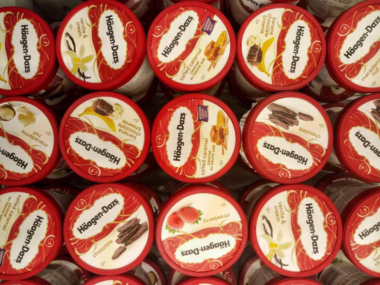 Abu Dhabi i Goldman Sachs inwestują miliardy euro w Froneri – właściciela Haagen-Dazs (fot. Shutterstock)