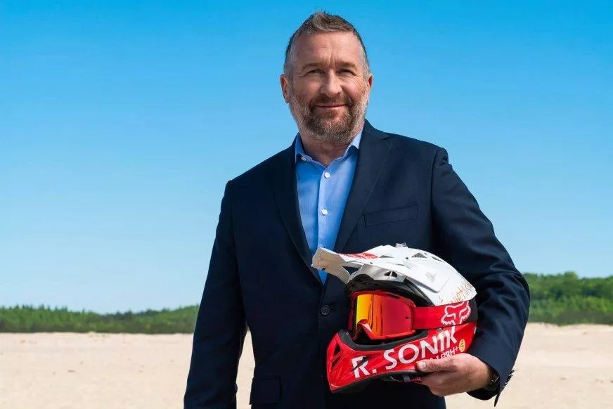 Rafał Sonik inwestorem sieci Komputronik. Dystrybutor podpisał umowę inwestycyjną z Euvic 2030 i WB iTotal