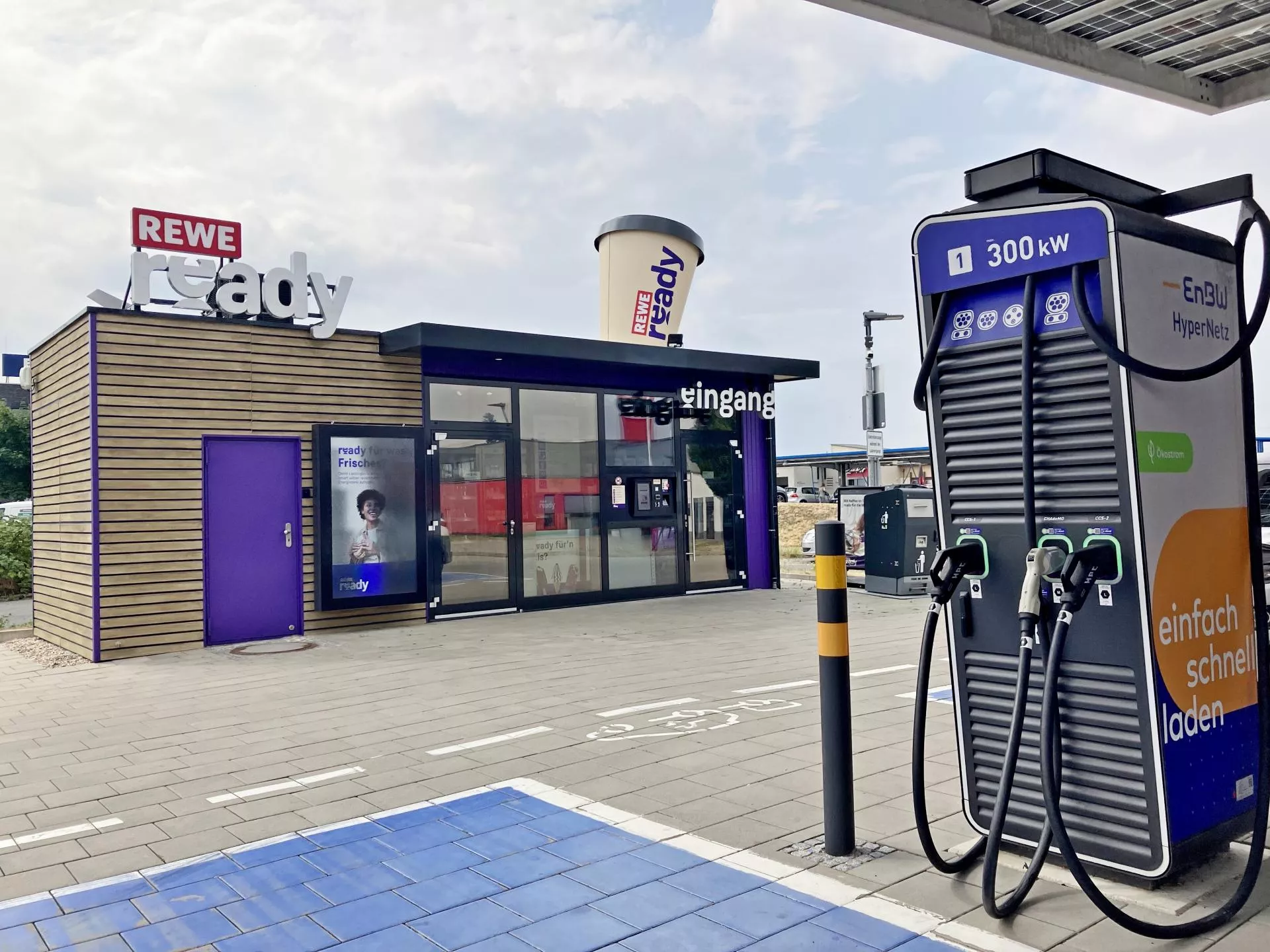 Rewe Ready, niemiecki koncept sklepu autonomicznego, adresowany do… właścicieli aut elektrycznych [FOTOREPORTAŻ]