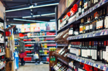 O ile może spaść sprzedaż alkoholu przez podniesienie akcyzy? (fot. ŁR, wiadomoscihandlowe.pl)