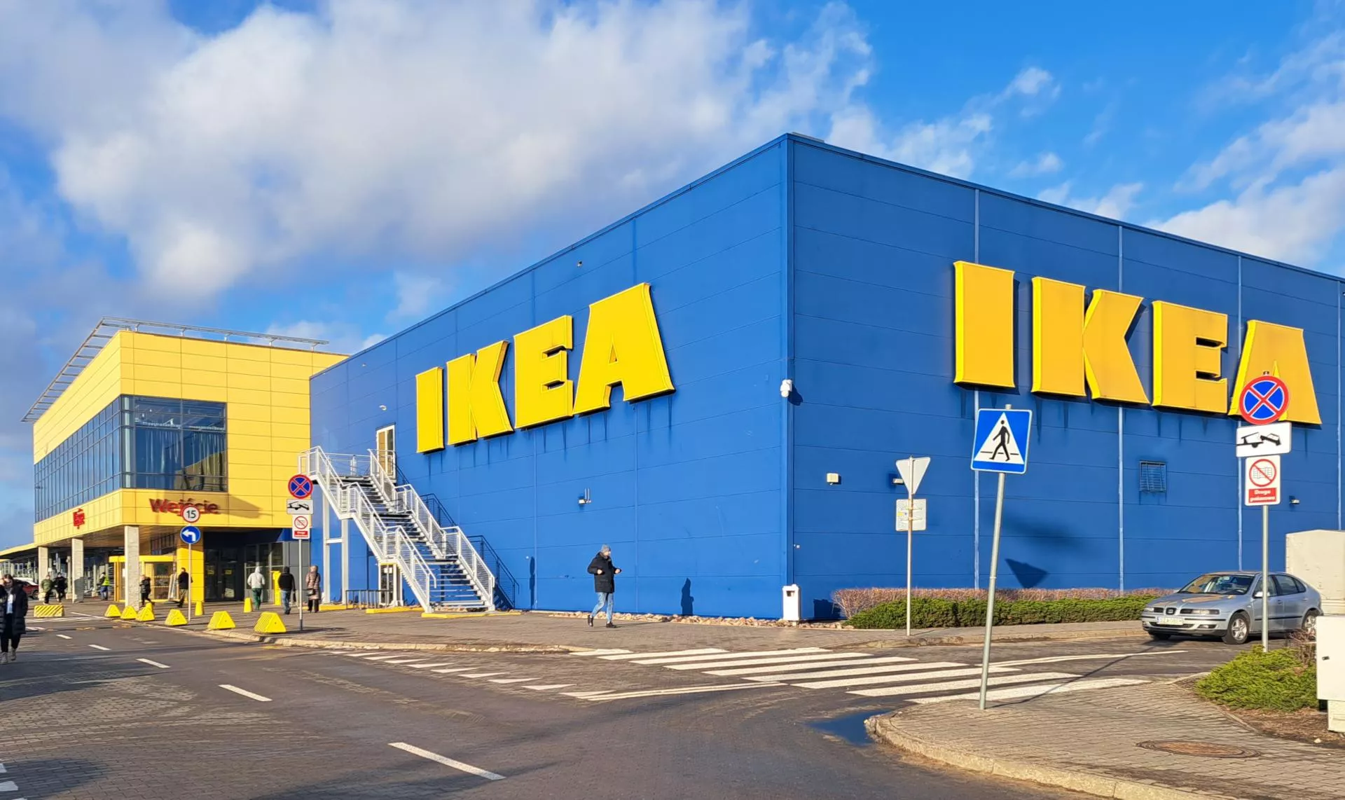 Ikea znów ze spadkiem sprzedaży, ale wzrostem udziałów rynkowych. Sieć zwiększa liczbę kupujących