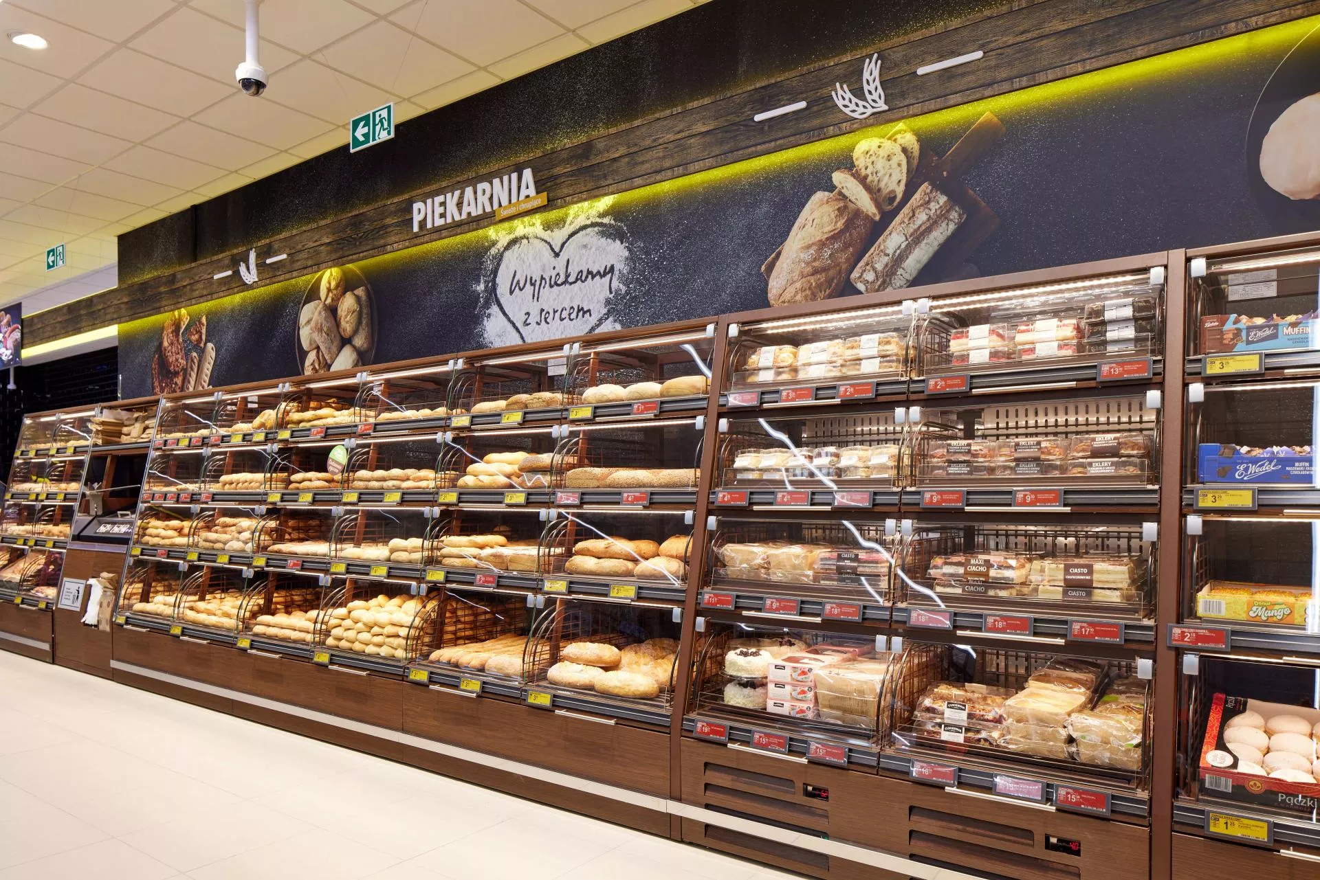 Jak Polacy kupują pieczywo? Dominują dwa produkty