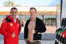Od lewej: Tomasz Bartos, dyrektor rozwoju Shell i Bartłomiej Rychcik, właściciel i prezes spółki Enata Bread (fot. materiały prasowe)