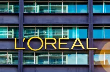 Kering sprzedaje dział beauty L’Oréal za 4 mld euro. Nowy CEO stawia na redukcję długu i modę (fot. Shutterstock)