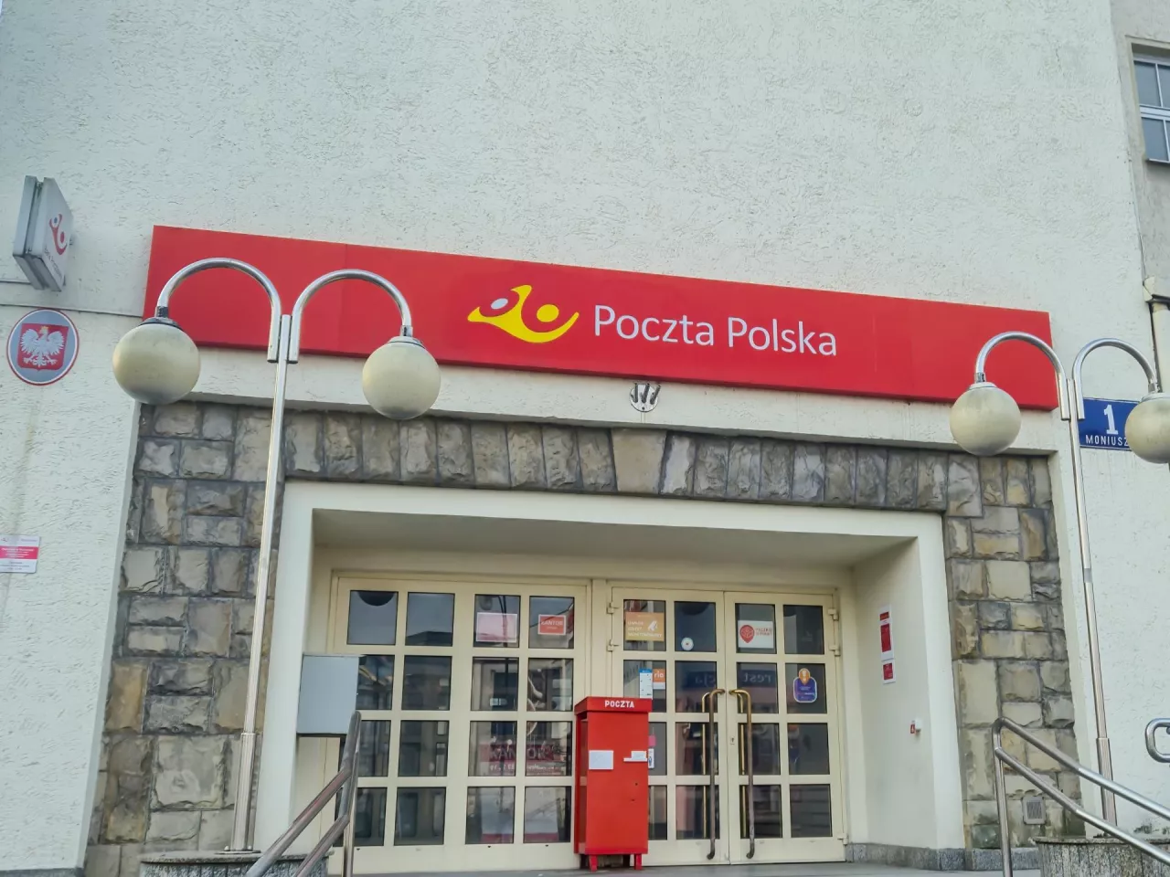 Na zdj. placówka Poczty Polskiej w Rzeszowie (fot. daily_creativity/Shutterstock)