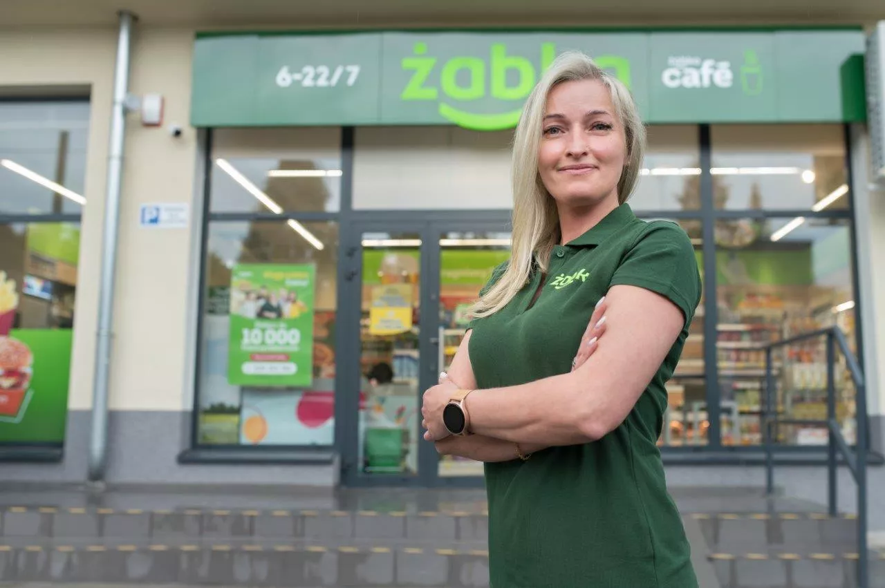 &lt;p&gt;Marta Dawicka, 10-tysięczna franczyzobiorczyni sieci Żabka w swoim sklepie w Gliwicach&lt;/p&gt;