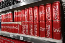 Wyniki Coca-Coli za trzeci kwartał 2025. Wzrost przychodów i zysku operacyjnego (fot. Shutterstock)
